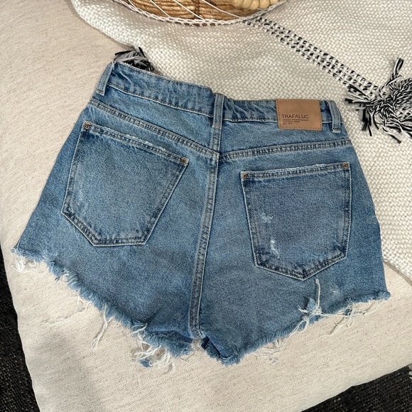 Zara Distressed High-Waisted Denim Shorts - Picture 3 of 3